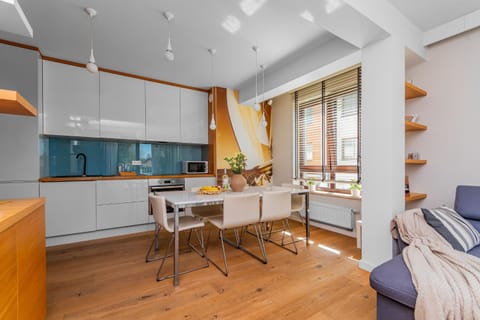 Kitchen or kitchenette, Dining area, microwave, pet friendly, stove