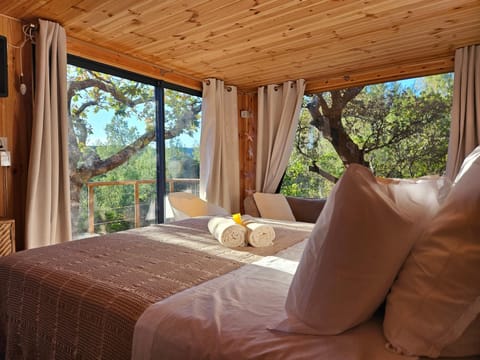 Bed, View (from property/room), Photo of the whole room, Bedroom