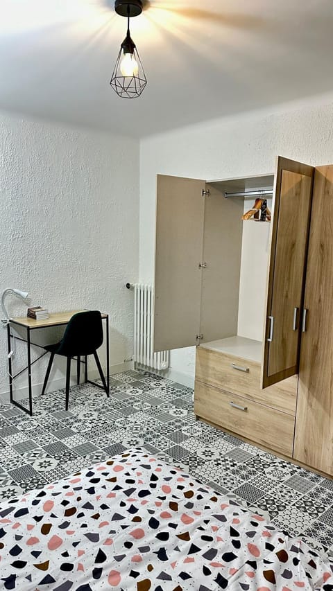 Bed, Photo of the whole room, Bedroom, wardrobe