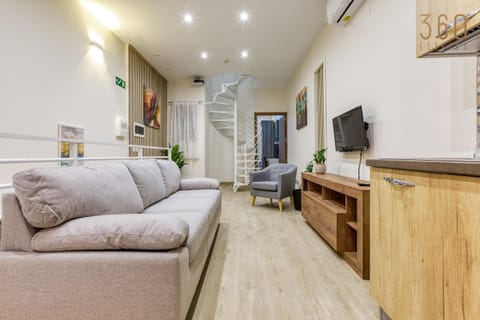 Communal lounge/ TV room, TV and multimedia, Kitchen or kitchenette, Living room, Seating area, Evening entertainment