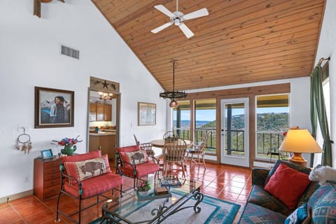 White Buffalo - Guest House House in Wimberley