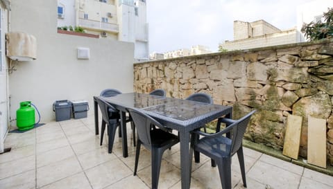 Cozy Room St Julian's Bed and Breakfast in Sliema