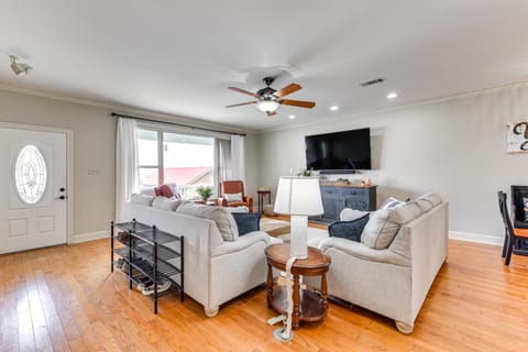 Lakefront Oscar Home with Game Room and Boat Dock! House in False River