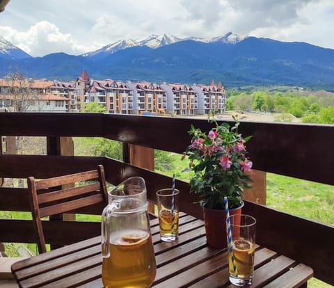 Balcony/Terrace, Mountain view