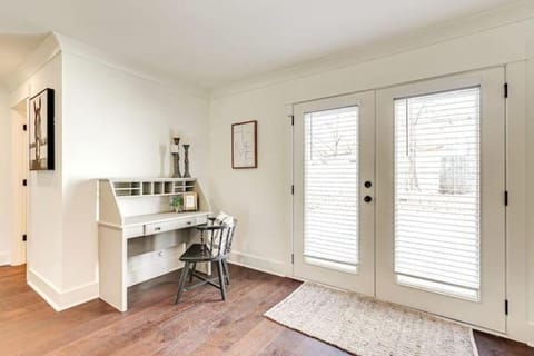 2 BR Highland House of Historic DWTN Franklin Apartment in Franklin