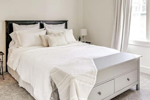 2 BR Highland House of Historic DWTN Franklin Apartment in Franklin