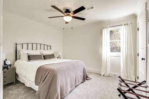 2 BR Highland House of Historic DWTN Franklin Apartment in Franklin