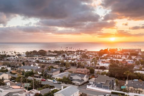 CBS-1236 - Sensational Summit Sunsets House in Cardiff