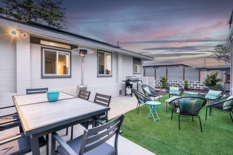 CBS-1236 - Sensational Summit Sunsets House in Cardiff