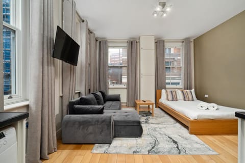 Bed, TV and multimedia, Living room, Seating area, Bedroom