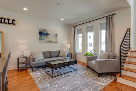 10 Percent OFF New Home Downtown Sleeps 8 House in East Nashville