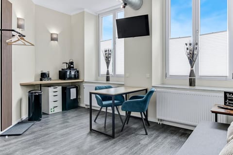 TV and multimedia, Coffee/tea facilities, Kitchen or kitchenette, Dining area, toaster