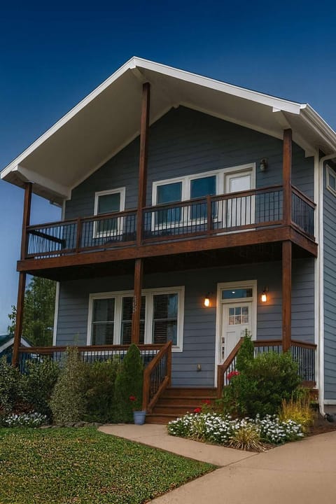 Large East Nashville Home with Game Room sleeps 12 House in East Nashville