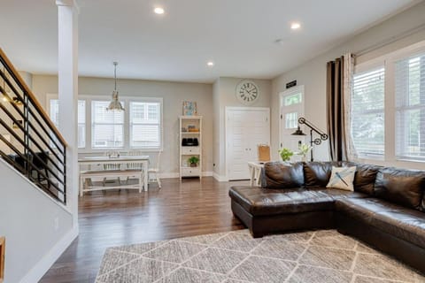 Large East Nashville Home with Game Room sleeps 12 House in East Nashville