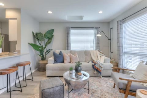 Walk to Broadway Riverfront Condo with Pool Apartment in East Nashville