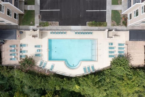 Walk to Broadway Riverfront Condo with Pool Apartment in East Nashville