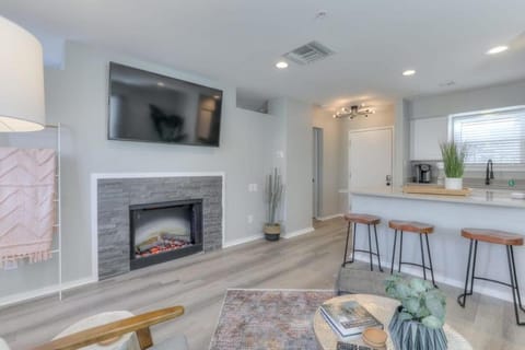 Walk to Broadway Riverfront Condo with Pool Apartment in East Nashville