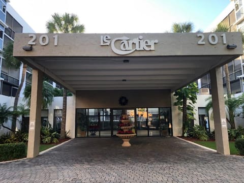 Property building, Facade/entrance