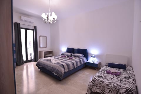 Photo of the whole room, Bedroom, air conditioner