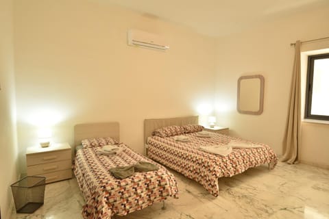 Bed, Bedroom, air conditioner