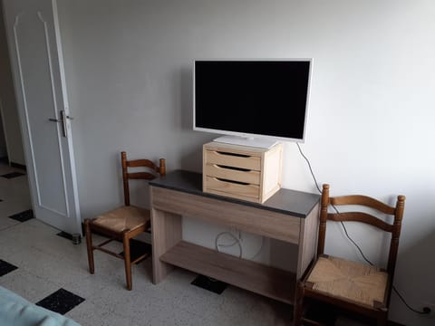 TV and multimedia, Bedroom, hair dresser