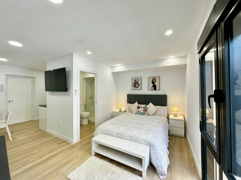 Bed, Photo of the whole room, Bedroom