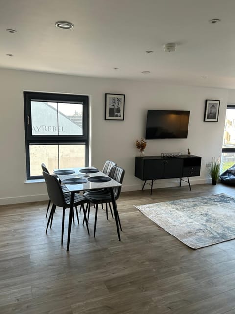 Two bedroom, Sleeps 6 Centre of Portrush Main Street Coastal Links Apartment in Portrush