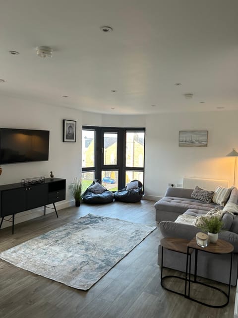 Two bedroom, Sleeps 6 Centre of Portrush Main Street Coastal Links Apartment in Portrush