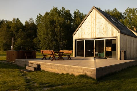 Property building, Patio, Spring, Day, Garden, Garden view