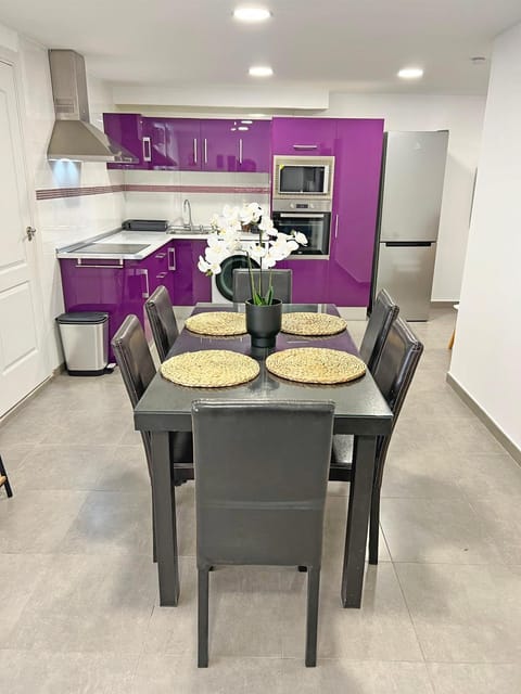 Kitchen or kitchenette, Dining area, dishwasher, minibar, pet friendly, stove, toaster