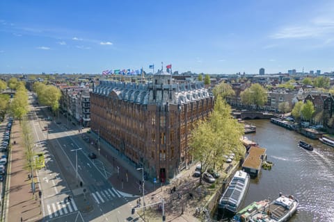 Property building, Nearby landmark, Facade/entrance, Neighbourhood, View (from property/room), City view