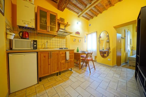 Kitchen or kitchenette, Dining area, minibar, pet friendly, stove, toaster
