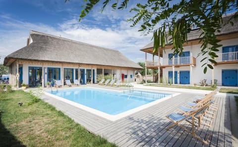 Property building, Day, Swimming pool, Swimming pool