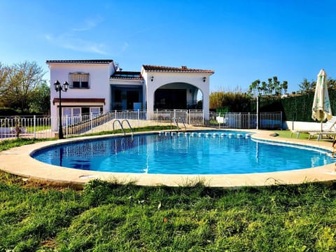 Property building, Patio, Day, Garden, Garden view, Pool view, Swimming pool, sunbed