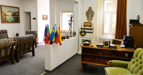 Communal lounge/ TV room, Balcony/Terrace, Lobby or reception