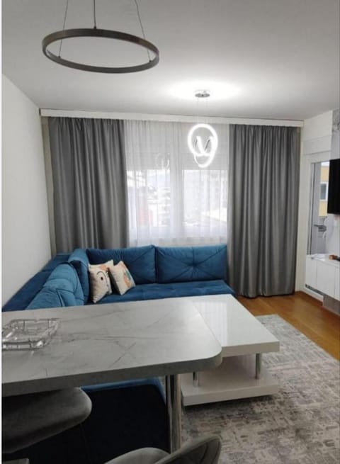 TV and multimedia, Living room, Seating area, Evening entertainment