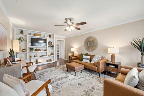 with Arcade and Covered Patio Sleep 9 in this 4 Bedroom 2 Bath Home 5 star host Deer Park TX House in La Porte