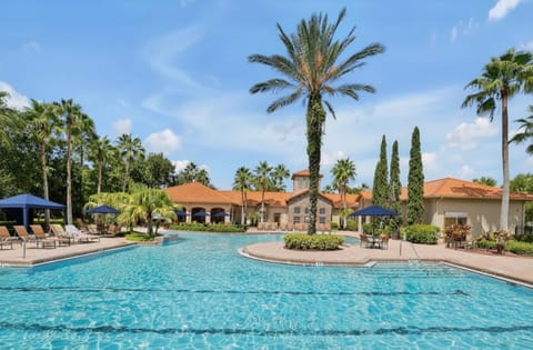 Property building, Restaurant/places to eat, Day, Hot Tub, Fitness centre/facilities, Swimming pool, sunbed