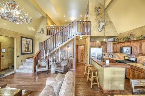 Hitch`n Post - Pool Access! House in Lead