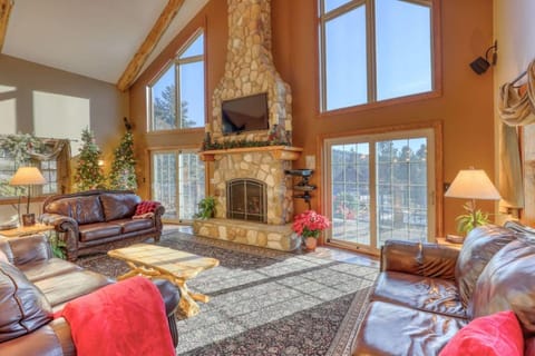 Rocky Ridge Lodge House in North Lawrence