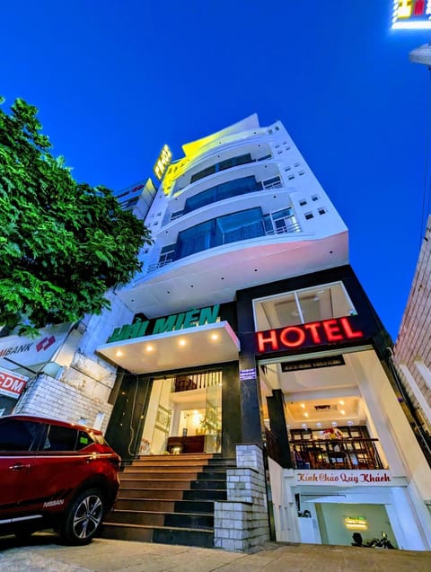 Property building, Facade/entrance, Parking