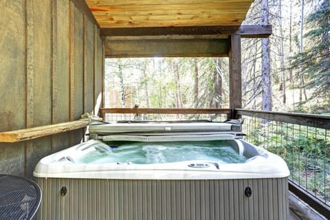 Whiskey Barrel Cabin Cabin in Lead