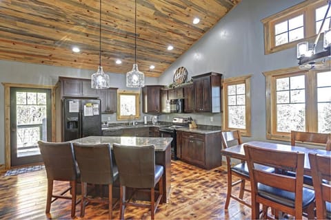 Whiskey Barrel Cabin Cabin in Lead