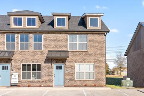 Peachers Place Townhomes (1000 Henry Place Blvd, #908) Close to Ft. Campbell House in Clarksville