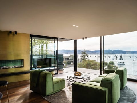 View (from property/room), Living room, Seating area, Lake view, River view, Sea view