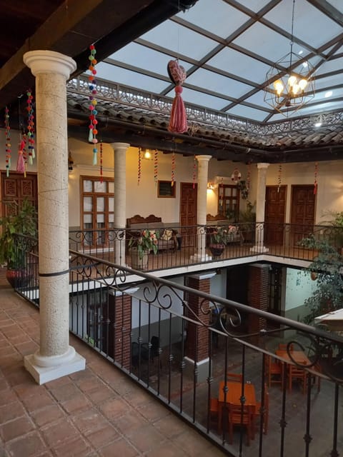 Restaurant/places to eat, Seating area
