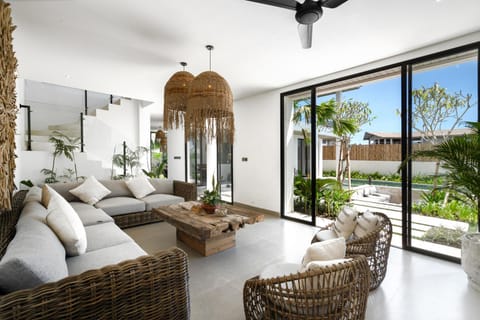 Garden, View (from property/room), Balcony/Terrace, Living room, Seating area, Garden view
