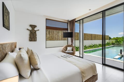 Bed, TV and multimedia, View (from property/room), Bedroom, air conditioner