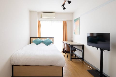 Bed, TV and multimedia, Photo of the whole room, Bedroom, hair dresser, air conditioner