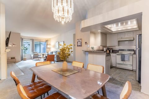 Tranquil Apt 2 King Suites Pet Friendly near DT Bellevue Apartment in Bellevue